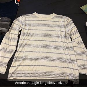 Size L. Just sat in my closet and never worn. American Eagle.